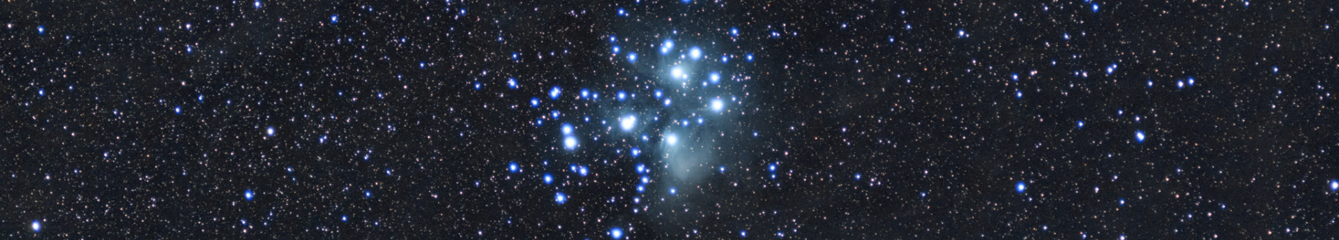 Az ezüstös Hold találkozása a Fiastyúk kék csillagaival