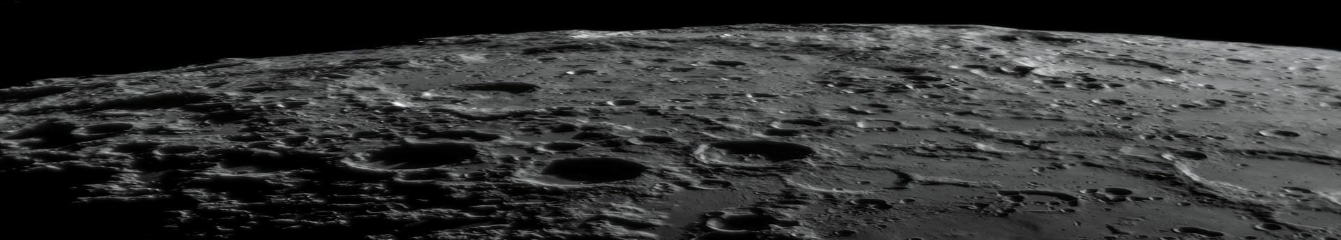 Csodálatos hajnali holdsarlóval köszönt a novemberi reggel