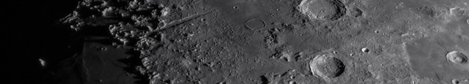 Égi kísérőnk mellett ragyogó kékes csillag, avagy a Hold és a Spica együttállása a Lyridák meteorraj maximumának idején