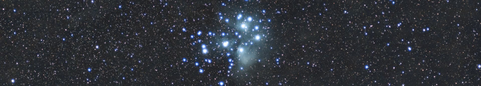 Látványos együttállásban a Hold és az északi félteke híres nyílthalmaza