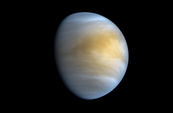 Áprilisi égi jelenségek – esténként őrült bolygóparádé, holdsarló, a Lyridák meteorzápora, együttállások, fedések és a hó végén újra a csillagászat napja!