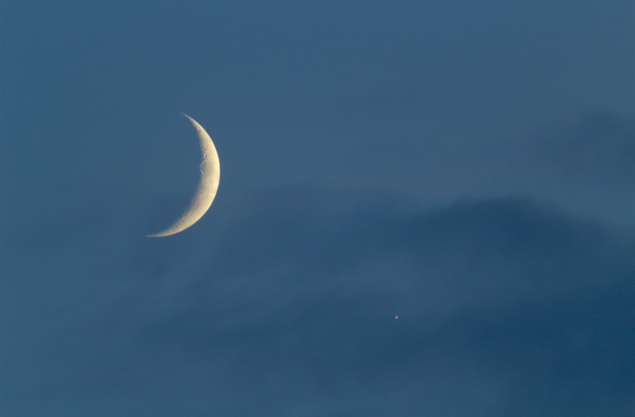 Jupiter – holdsarló együttállás április 10-én az esti órákban, üstökös és gázóriás vendégszereplőkkel!