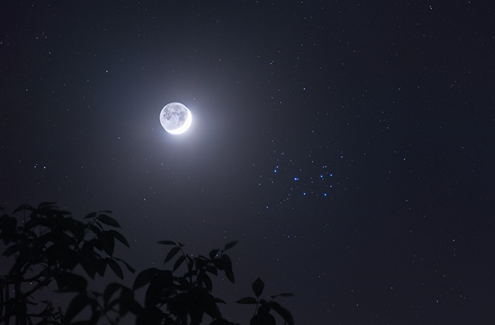 A holdsarló és a Fiastyúk égi találkozója