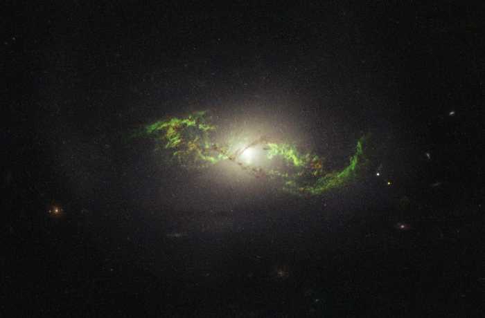 Valóságos időkapszula az NGC 5972 rádiógalaxis