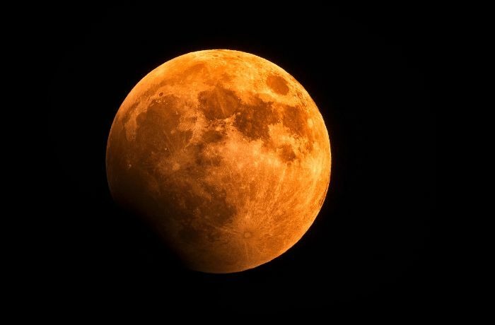 Novemberi tripla csillagfedés