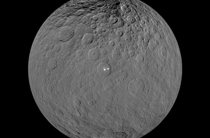 Ránk mosolyog a hozzánk legközelebbi törpebolygó, a Ceres