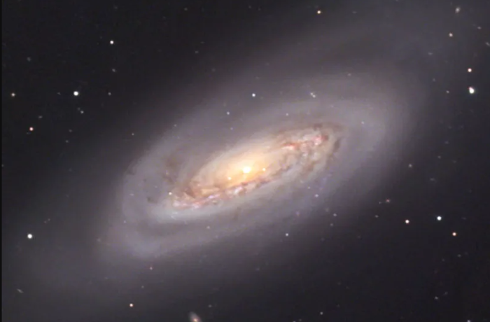 Messier 90 – a spirálból elliptikussá fejlődő galaxis