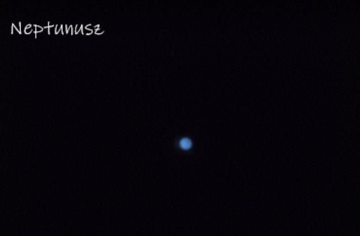 Ma este a Neptunusz szinte megérinti a Hold peremét