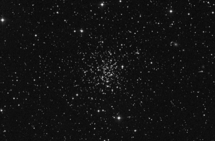 Jupiter és az NGC 2420 látványos közelsége decemberben