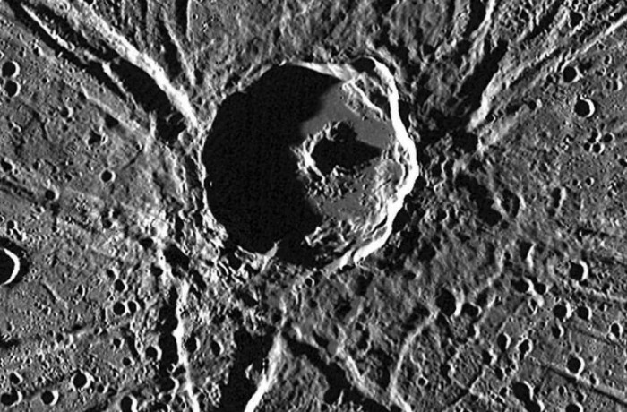 A holdsarló mellett ragyog a legbelső bolygó, a Merkúr