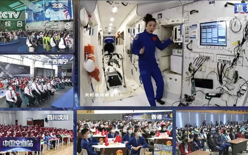 2. Tanóra, Sencsou-13 első tanórája Hong Kong, Makaó, Kuanghszi és Szecsuán diákjaival, Forrás: CCTV