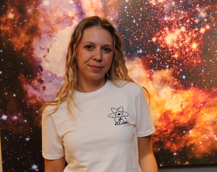 Hímzett póló - Atom