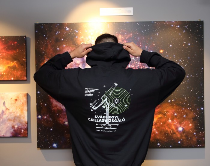 Anti kapucnis fekete back